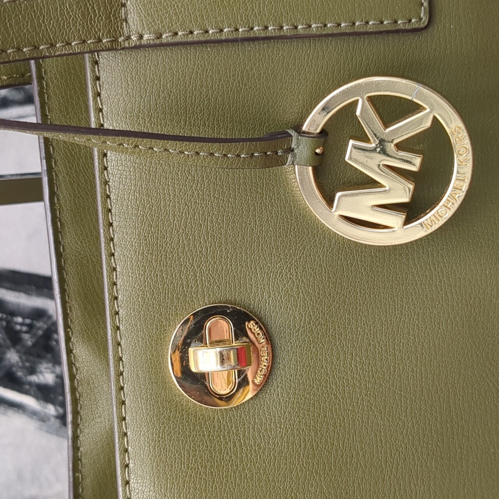 Rivington Large Saffiano Leather Tote Bag - Picture 2 of 16